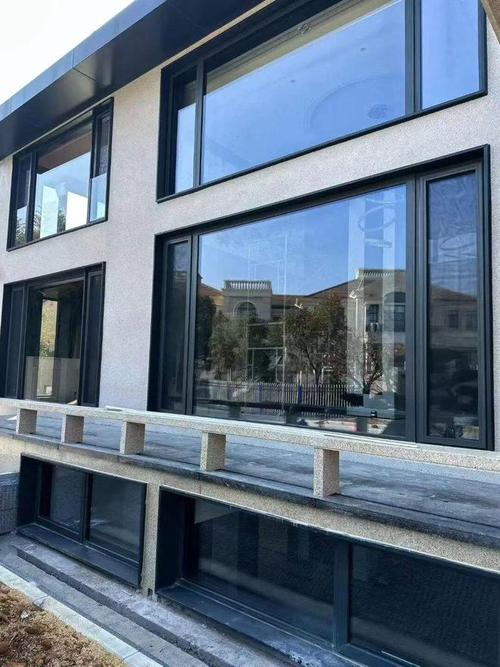 窗户易起雾惹烦恼,京港亚门窗4sg玻璃防起雾更省心